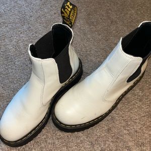 Dr Marten 2976 Smooth Leather Platform Chelsea Boots